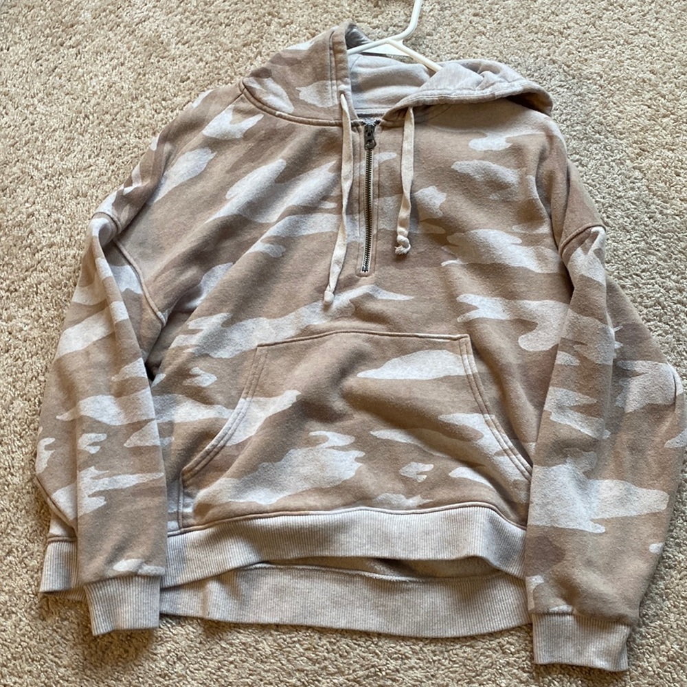 American Eagle quarter zip camo hoodie (size xs)